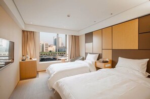 Enkeltrom – deluxe | Safe på rommet, blendingsgardiner, lydisolert og strykejern/-brett