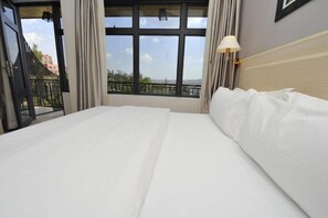 1 bedroom, in-room safe, blackout curtains, soundproofing
