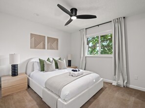 4 bedrooms, desk, iron/ironing board, free WiFi