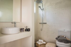 Dusche, Haartrockner, Handtücher, Seife