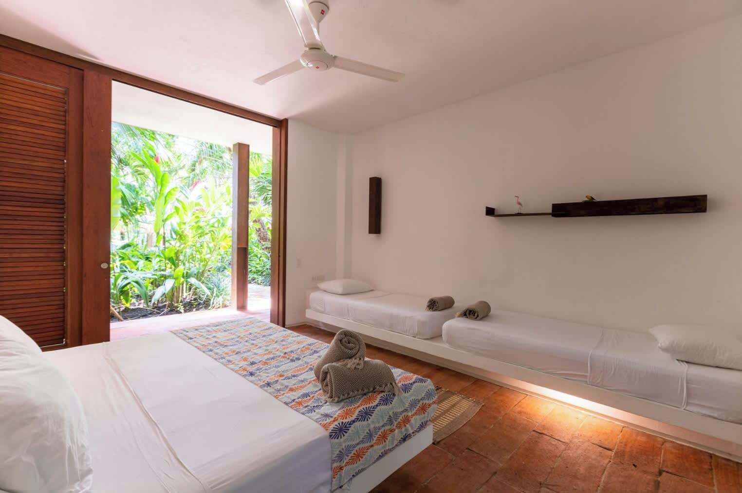 Bureau, fer et planche à repasser, Wi-Fi, draps fournis