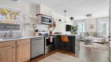 Fridge, microwave, stovetop, dishwasher