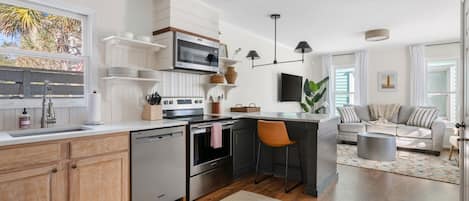 Fridge, microwave, stovetop, dishwasher