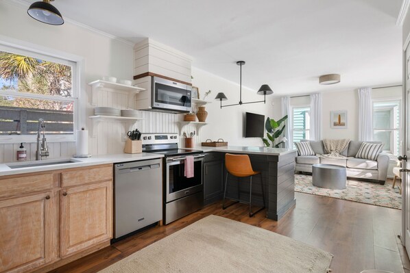 Fridge, microwave, stovetop, dishwasher