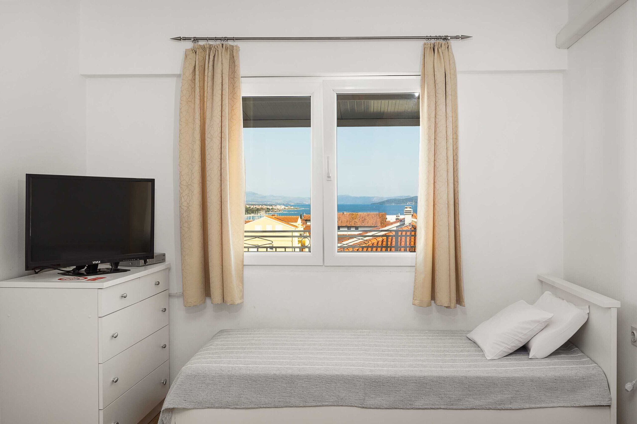 Free WiFi, bed sheets