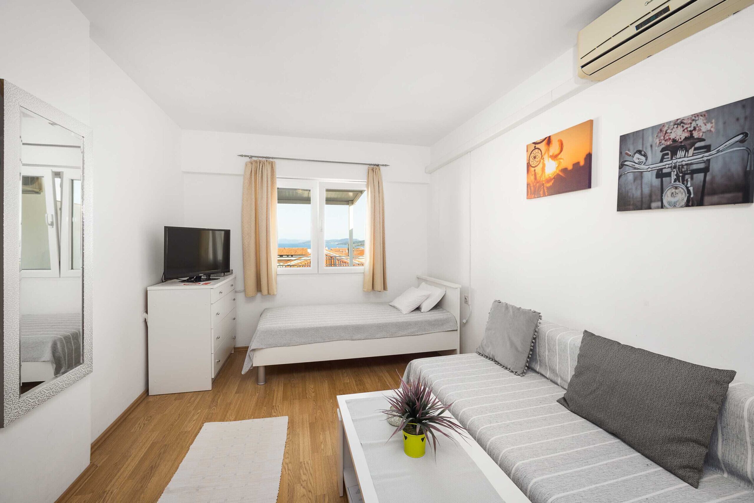 Free WiFi, bed sheets