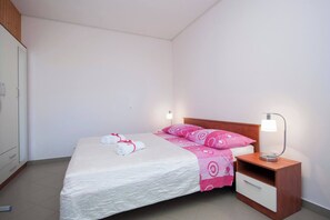 1 bedroom, free WiFi, bed sheets