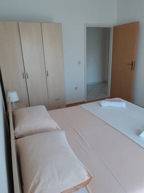 Free WiFi, bed sheets - Apartments Murter - One bedroom apartment A5 (Murter)