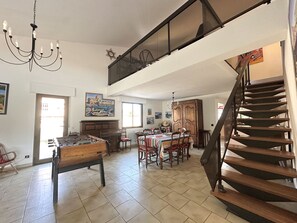 Game room - Spacious villa 9 pers with private pool, large garden, parking in Sérignan (Sérignan)