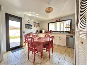 Dining - Spacious villa 9 pers with private pool, large garden, parking in Sérignan (Sérignan)
