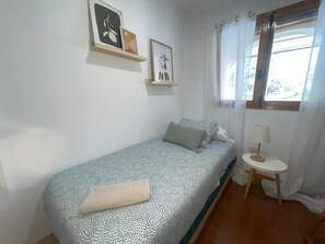 2 室のベッドルーム、WiFi (無料)、ベッドシーツ