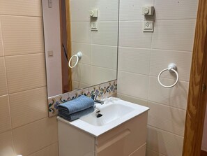 Hårføner og håndklær