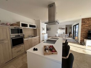Kühlschrank, Mikrowelle, Geschirrspüler