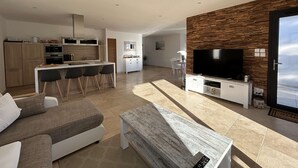 TV - Modern villa with private pool, air-conditioned, near Vallon Pont d'Arc center (Vallon-Pont-d'Arc)