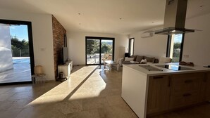 TV - Modern villa with private pool, air-conditioned, near Vallon Pont d'Arc center (Vallon-Pont-d'Arc)