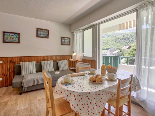 Appartement cosy pour 4 à Gourette, balcon sud-ouest et services optionnels