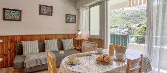 Cozy apartment for 4 in Gourette, southwest balcony, optional services