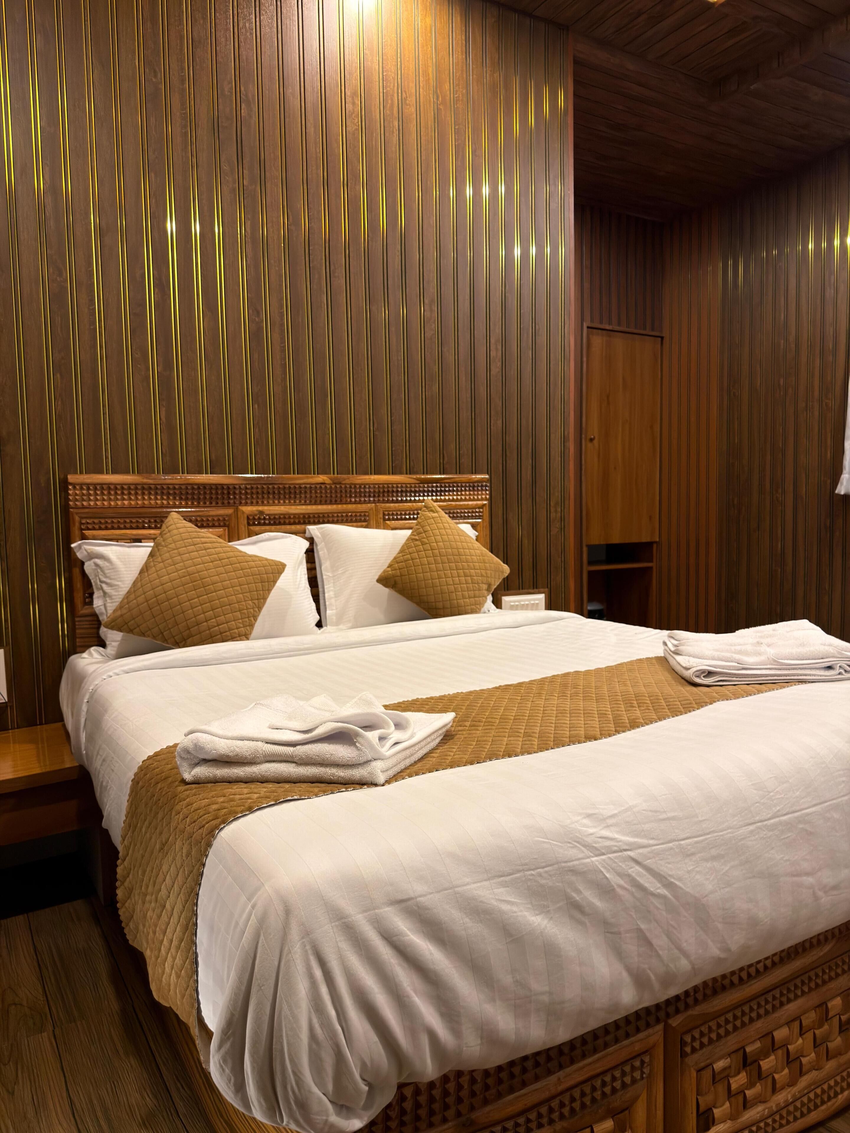 Executive Deluxe Valley Room