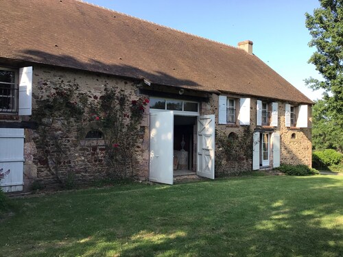 Large house with breathtaking views of an 18-hole golf course and the Cher valley