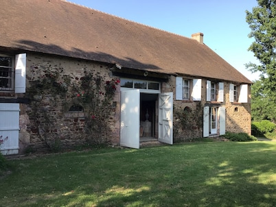 Large house with breathtaking views of an 18-hole golf course and the Cher valley