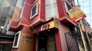 Fachada de la propiedad por la tarde o noche