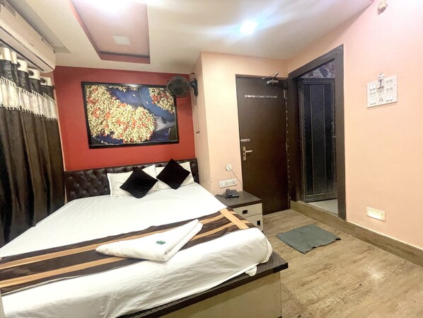 Deluxe-Doppelzimmer, Stadtblick | Kostenloses WLAN, Bettwäsche