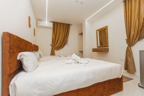 Habitación doble Deluxe | Escritorio, espacio para trabajar con laptop y insonorización 