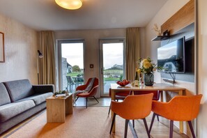 TV - Vacation apartment in the Wreecher Idyll on Lake Wreechen (Putbus)