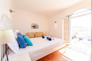 Huvila, 3 makuuhuonetta, yksityinen uima-allas, näköala uima-altaalle | 3 makuuhuonetta, vuodevaatteet