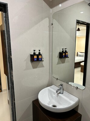 Family Quadruple Room, City View | Bathroom | Shower, towels, soap, shampoo
