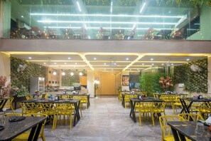 Restaurant - Hotel Pravasa stay, Shirdi (Rahata)