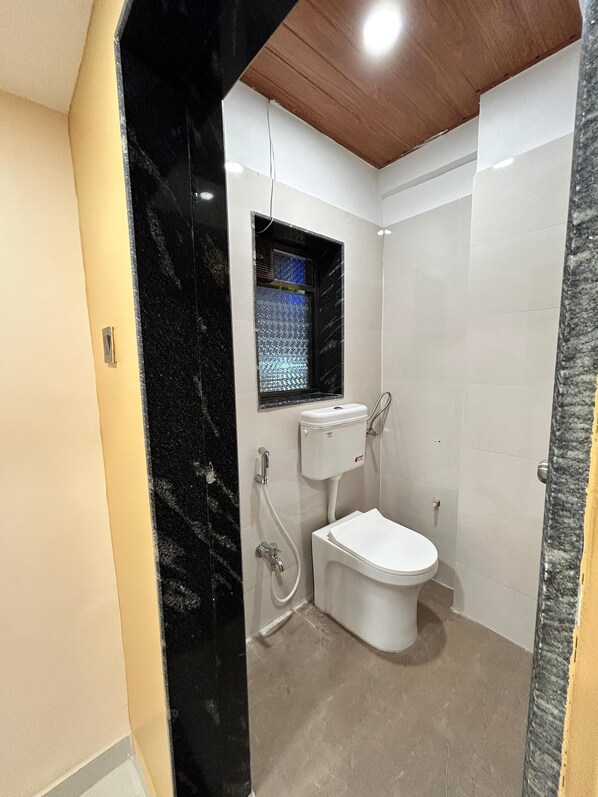 Premium Room, City View | Bathroom | Shower, towels, soap, shampoo