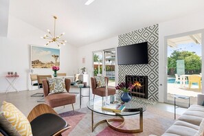 TV, fireplace