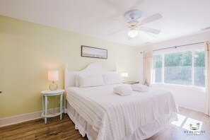 4 bedrooms - 30 Moonshell - 4 Bd, 2 Kitchens, Dog Friendly (Hilton Head Island)