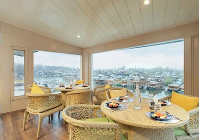 Bloom Boutique - Dal Lake