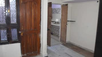 Exclusive House, City View | Private kitchen | Fridge, electric kettle, cookware/dishes/utensils
