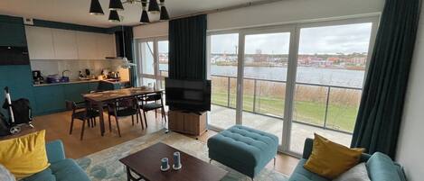 Smart TV, books, stereo