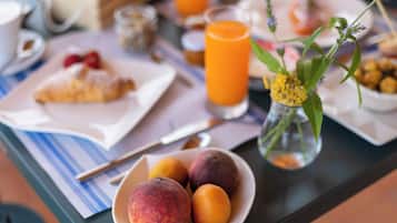 Daily local cuisine breakfast for a fee