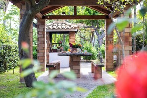 Área de parrillas y picnic