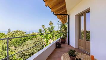 Zimmer, Meerblick | 1 Schlafzimmer, kostenloses WLAN