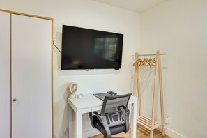 Interior - 3 Mi to Angel Stadium: Cozy Studio w/ Patio! (Santa Ana)