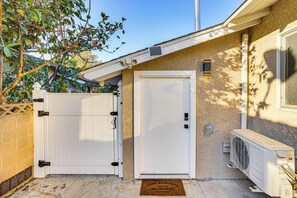 Interior - 3 Mi to Angel Stadium: Cozy Studio w/ Patio! (Santa Ana)