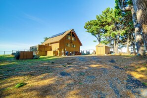 House (3 Bedrooms) | Interior - Private Beach Access: Pet-friendly California Gem! (Manchester)