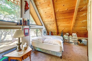 House (3 Bedrooms) | Interior - Private Beach Access: Pet-friendly California Gem! (Manchester)