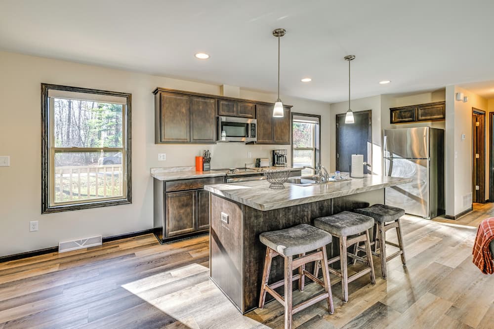 Golf, Hike & Boat: Home w/ Fire Pit in Friendship - Quincy, WI