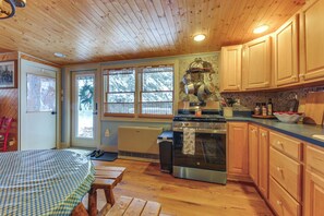 House (1 Bedroom) | Interior - Cozy Ski Retreat! 3 Mi to Okemo Mtn Slopes (Ludlow)