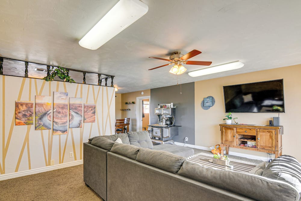 3 Mi to Glen Canyon Dam: Home w/ Fenced Yard - Glen Canyon, AZ