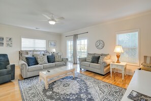 Interior - 2 Blocks to Ocean: Garden City Beach Home w/ Pool! (Murrells Inlet)