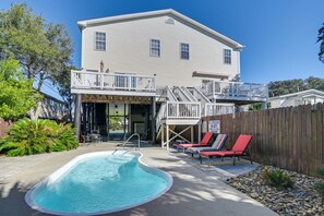Interior - 2 Blocks to Ocean: Garden City Beach Home w/ Pool! (Murrells Inlet)
