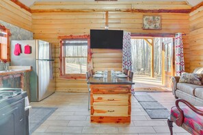 Interior - Secluded Cabin w/ Dock Access in Pittsville (Pittsville)